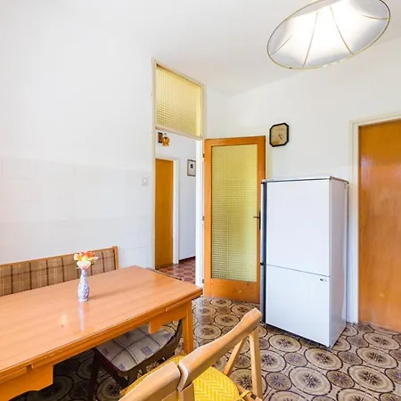 Mica * Цриквеница